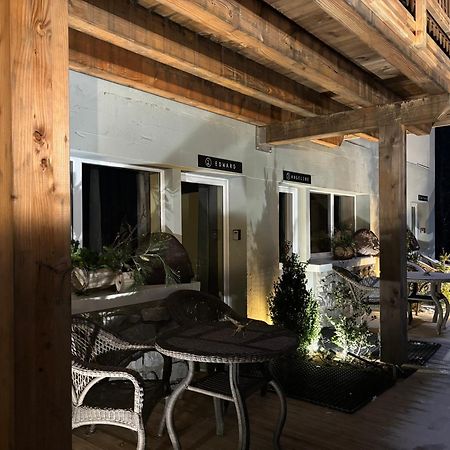 Les Secrets - Suites & Apartments Монтрион Екстериор снимка