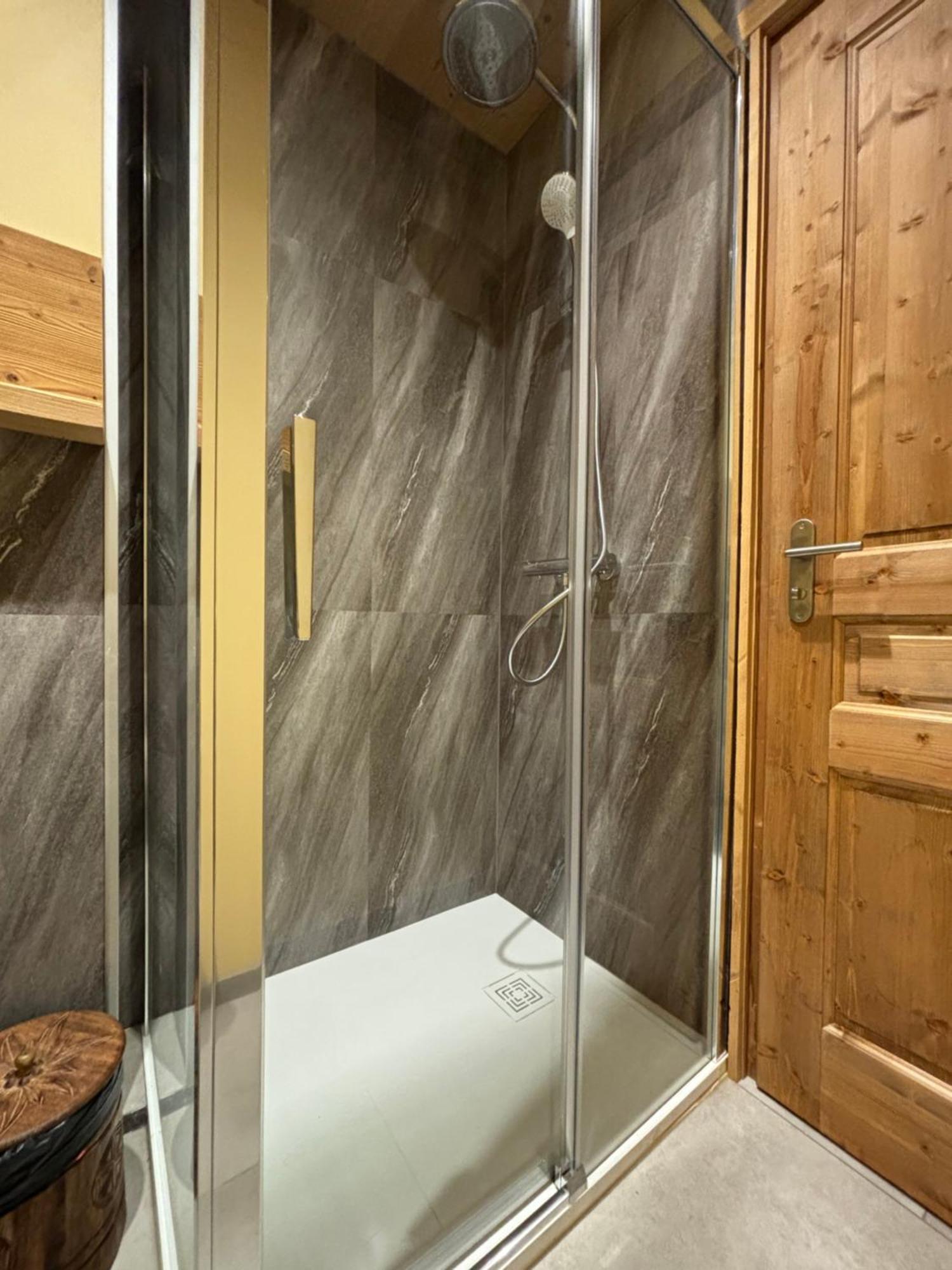 Les Secrets - Suites & Apartments Монтрион Екстериор снимка